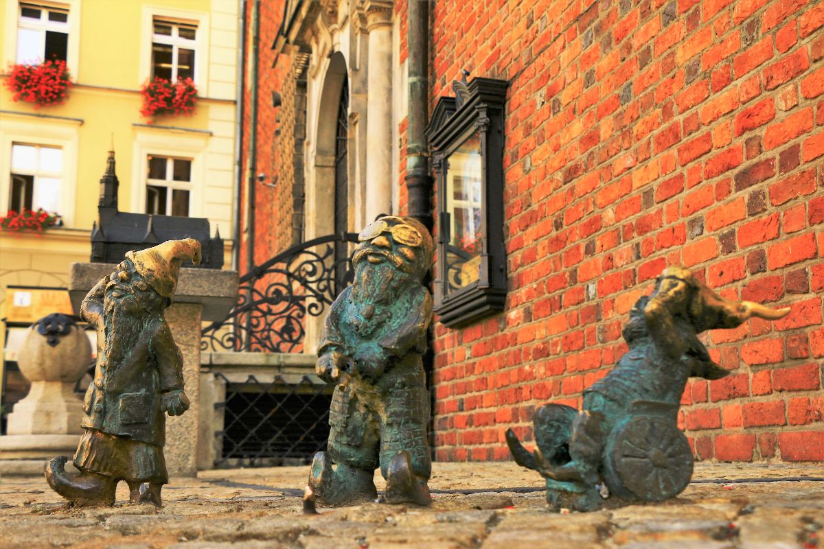 Emblematické wrocławské trpaslíky najdete po celém městě