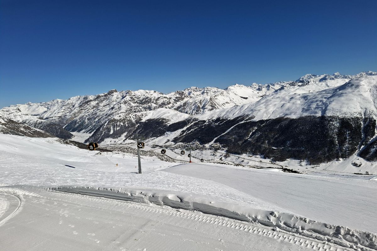 Tam kdesi dole se krčí Livigno