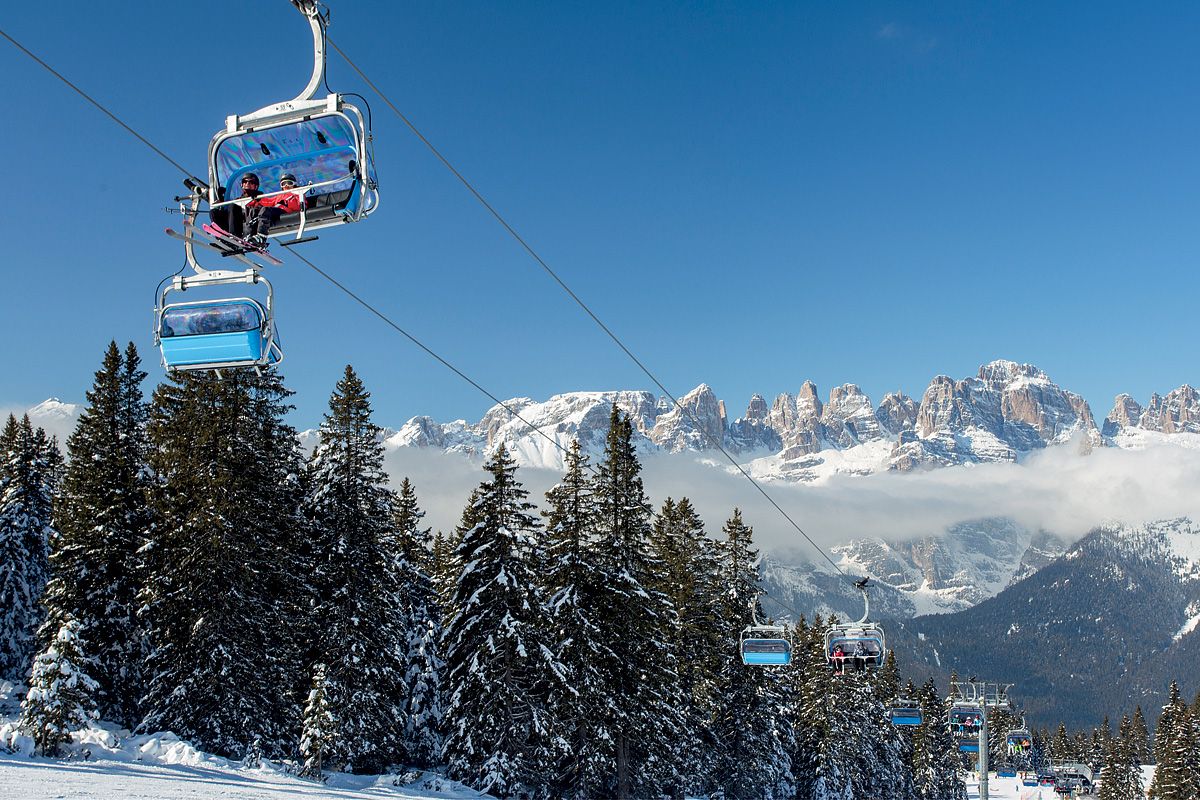 Lanovka v lyžařském středisku Paganella