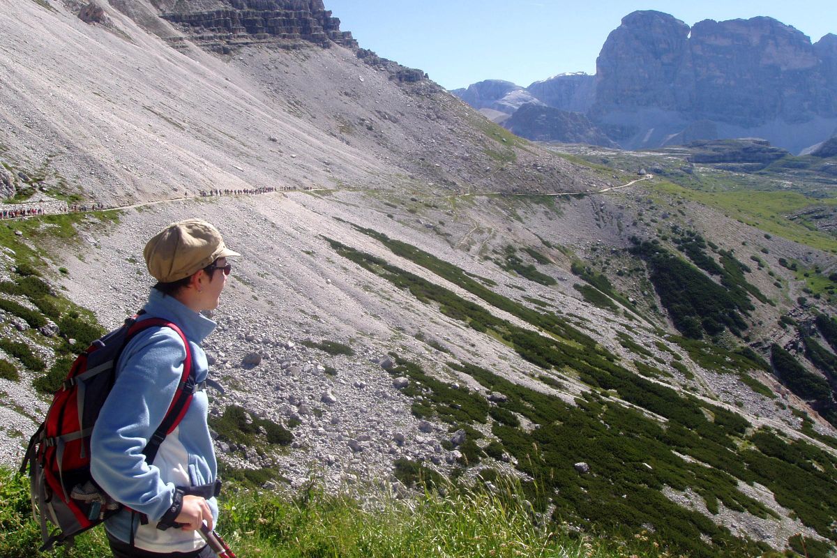 Lidské vláčky kolem Tre Cime